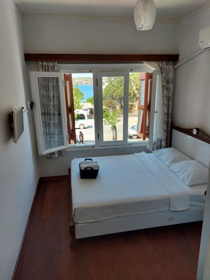 Celil Pansiyon Ayvalik Exterior photo